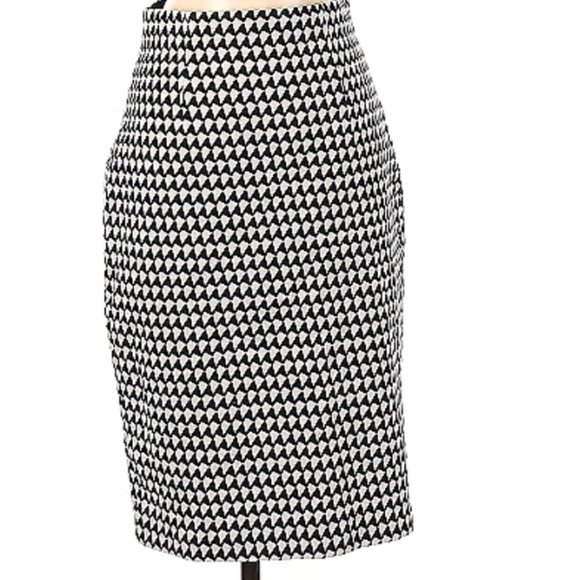 Banana Republic Dresses & Skirts - Banana republic black and white pencil skirt